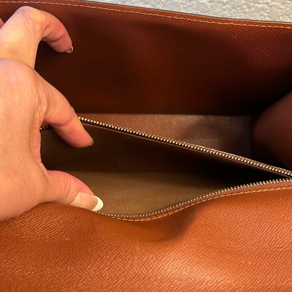 Louis Vuitton Vintage Pre-owned Monceau 28 Crossbody/Shoulder Bag - Picture 9 of 17